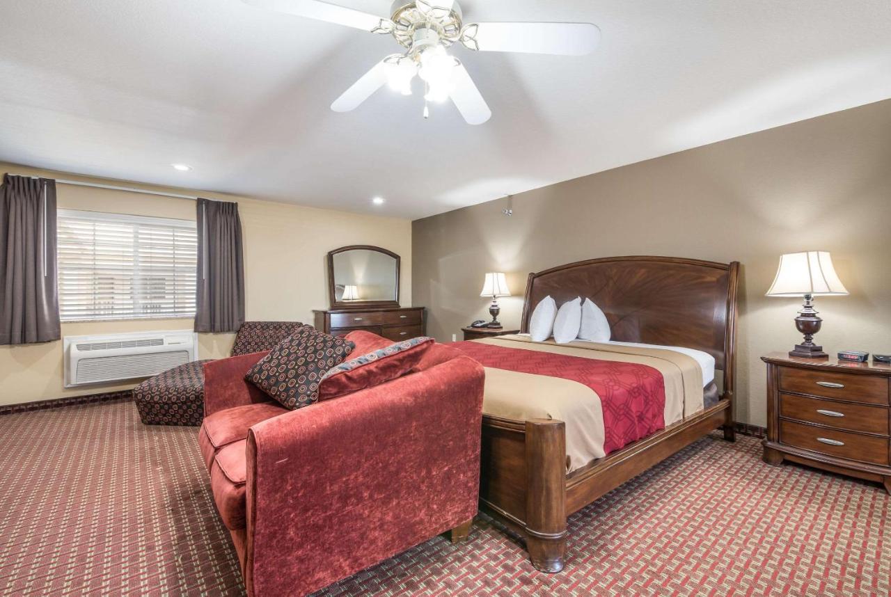 Econo Lodge Inn & Suites Bryant Zewnętrze zdjęcie