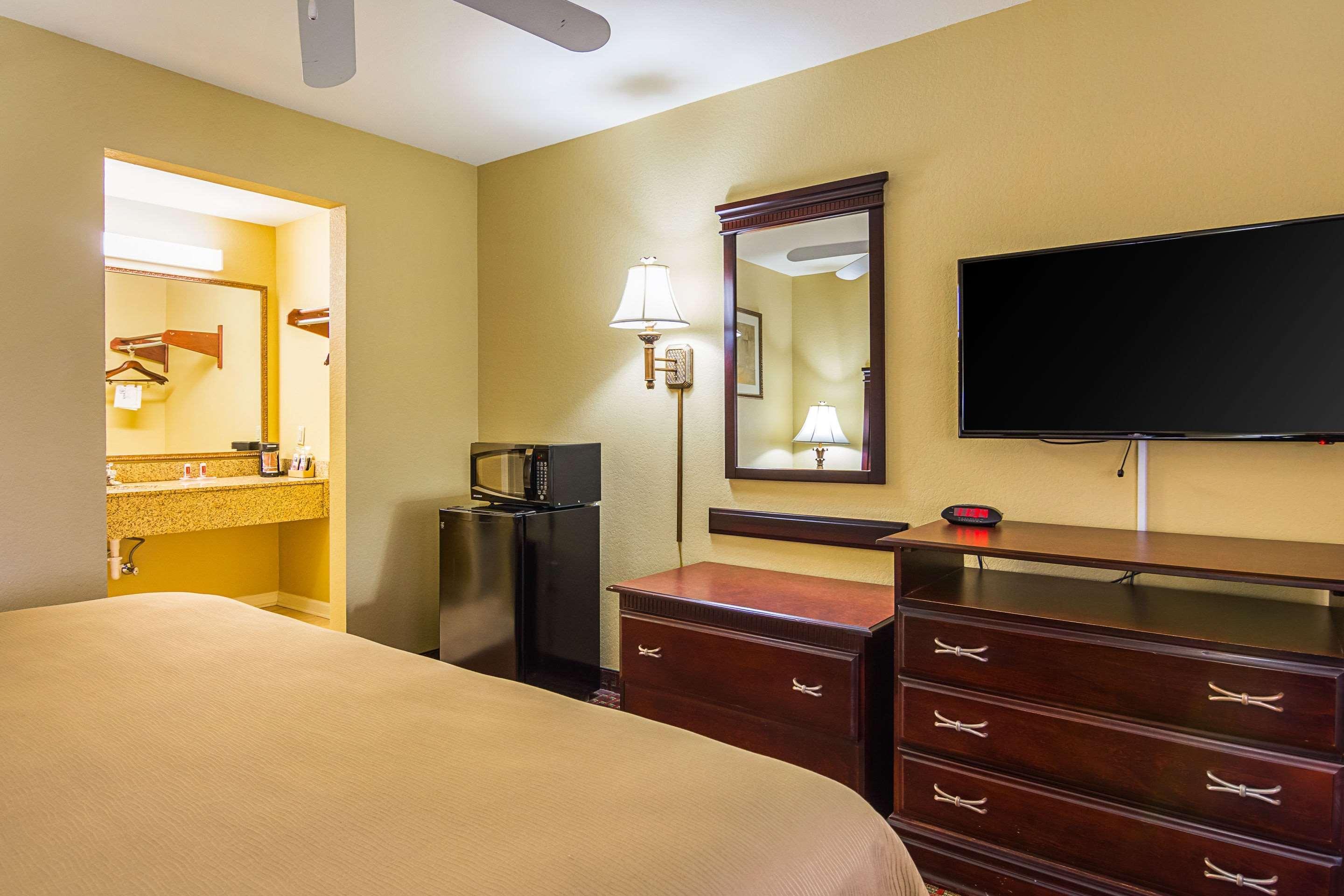 Econo Lodge Inn & Suites Bryant Zewnętrze zdjęcie
