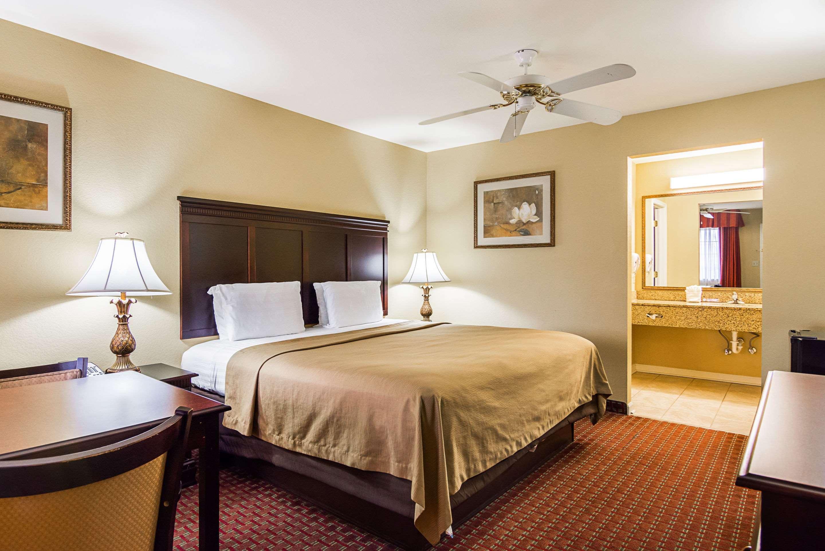 Econo Lodge Inn & Suites Bryant Zewnętrze zdjęcie