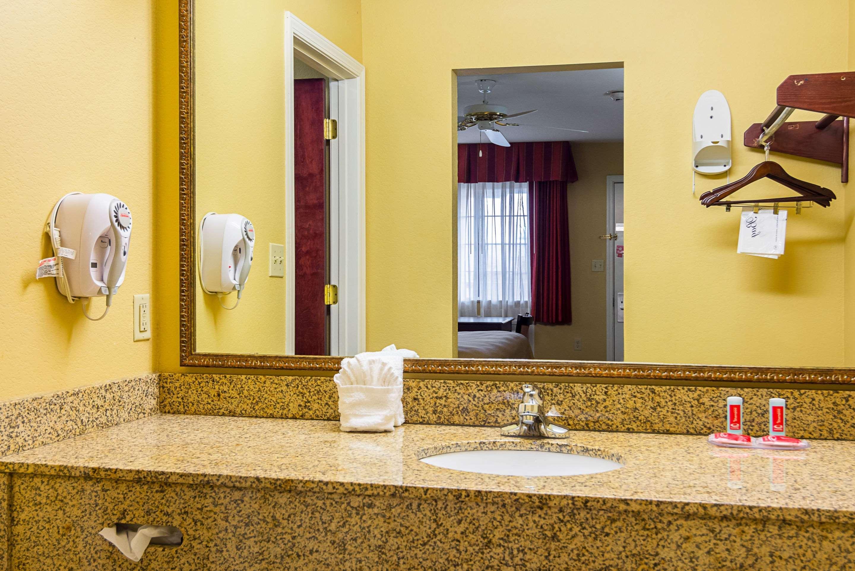 Econo Lodge Inn & Suites Bryant Zewnętrze zdjęcie