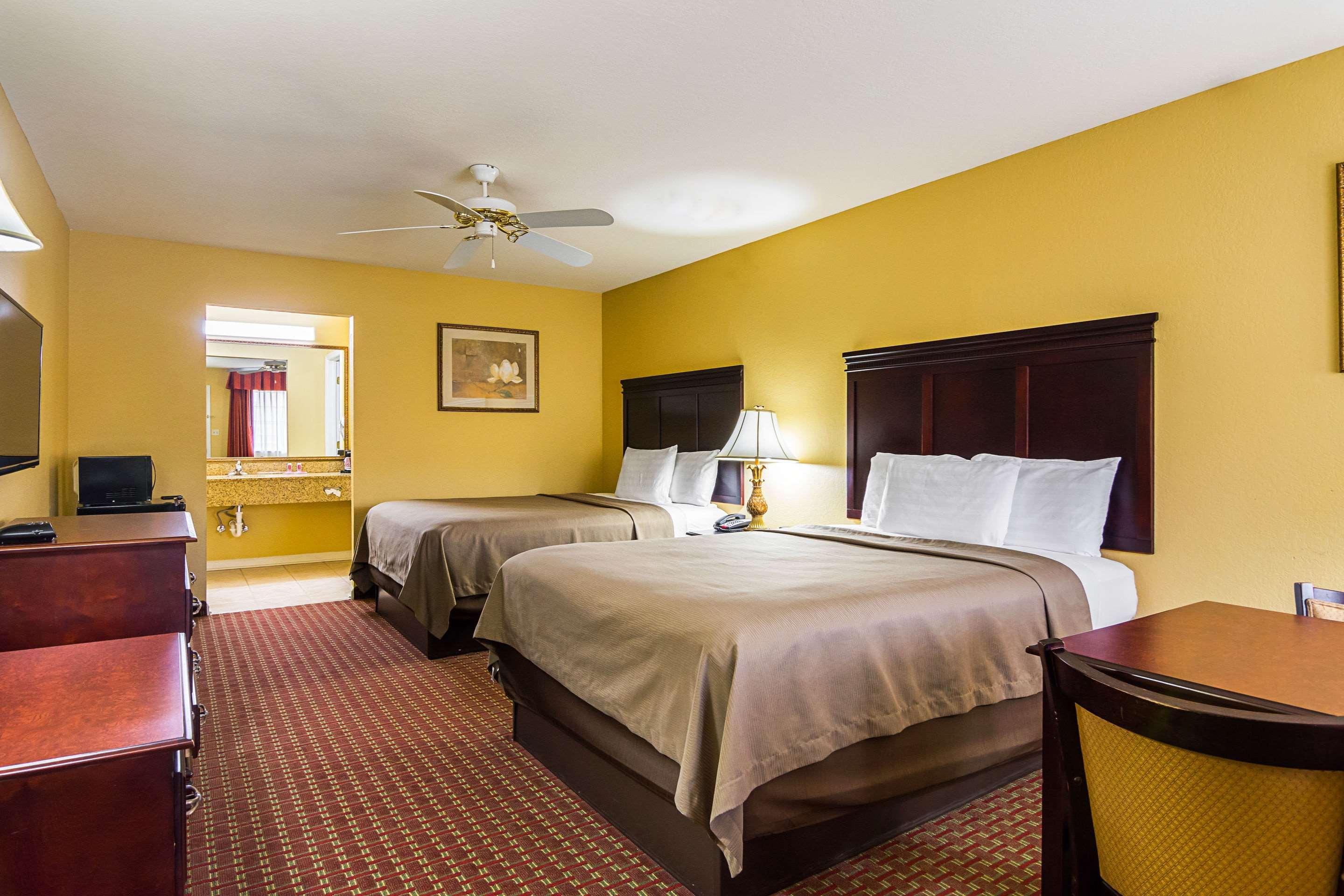 Econo Lodge Inn & Suites Bryant Zewnętrze zdjęcie