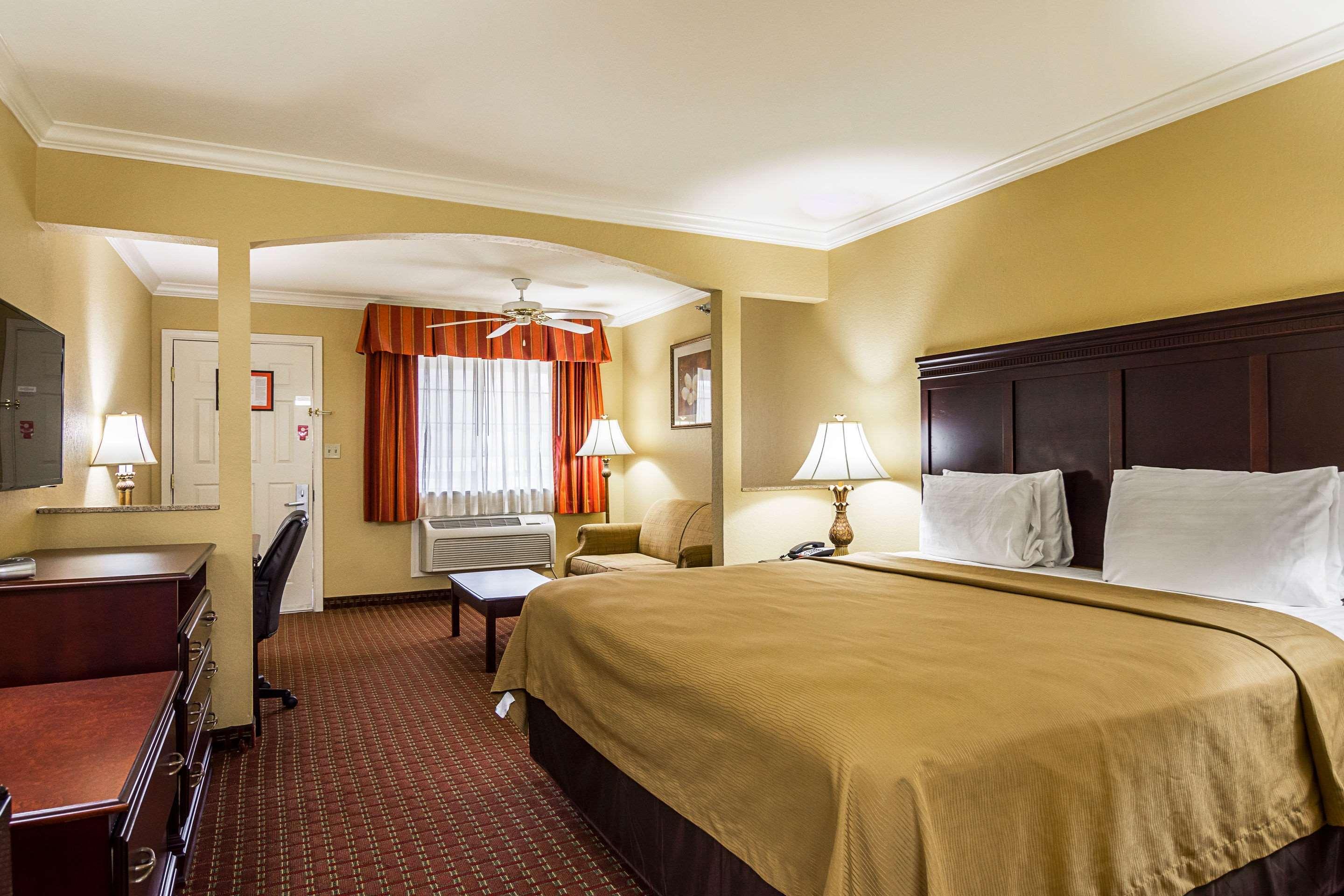 Econo Lodge Inn & Suites Bryant Zewnętrze zdjęcie