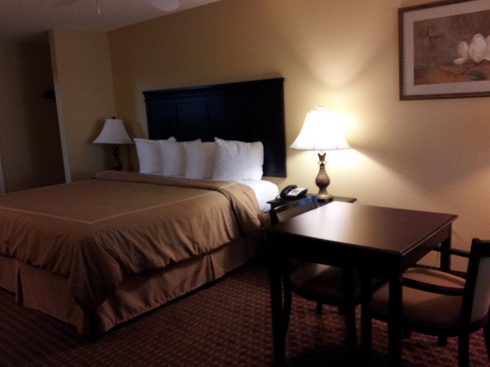 Econo Lodge Inn & Suites Bryant Zewnętrze zdjęcie